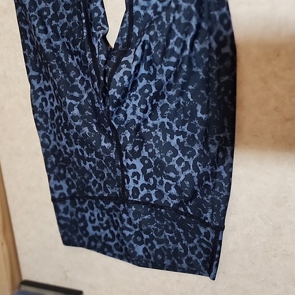 ZYIA Scrunch Butt Leggings size 2 - Picture 5 of 6